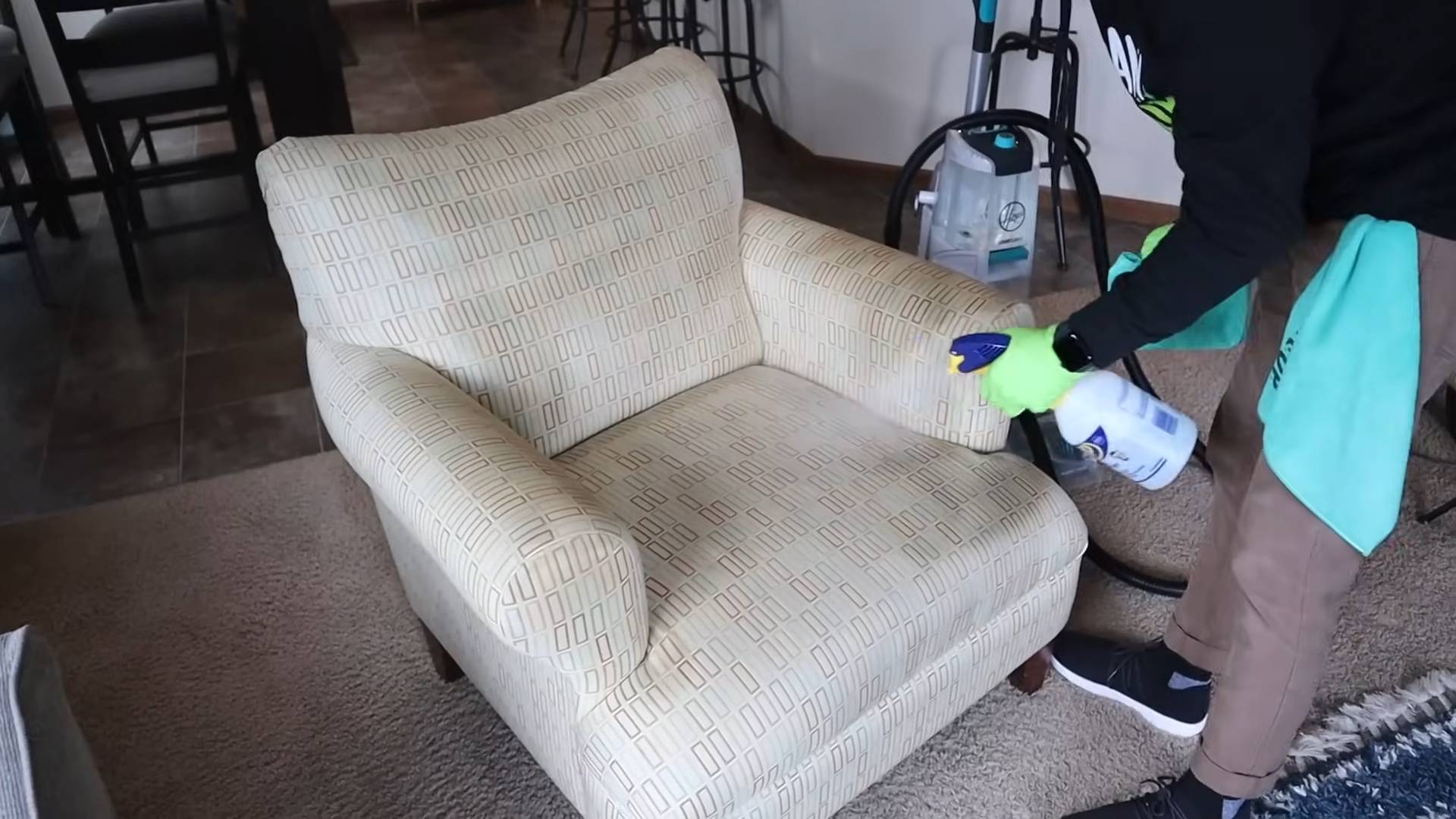 Sofa reinigen Tipps und Tricks